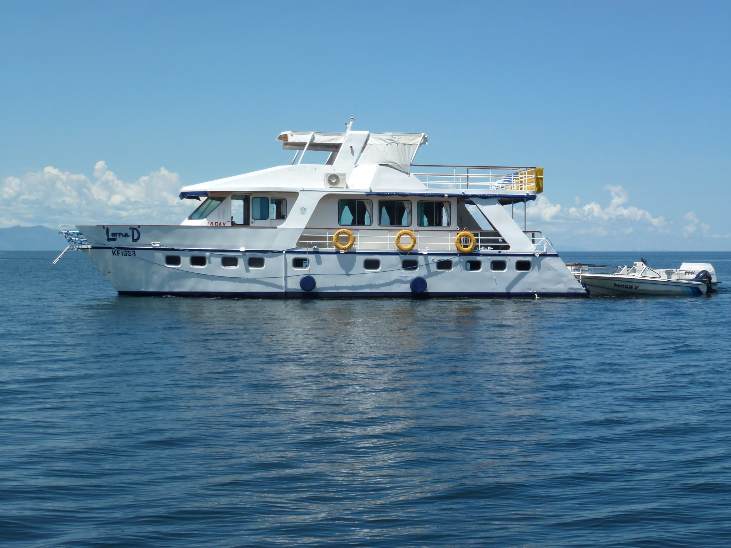 Houseboat Matusadona Zimbabwe